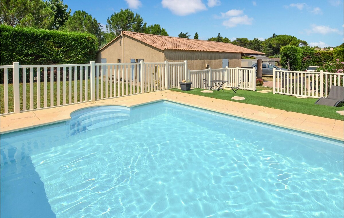 Gorgeous home in Mazan with outdoor swimming pool