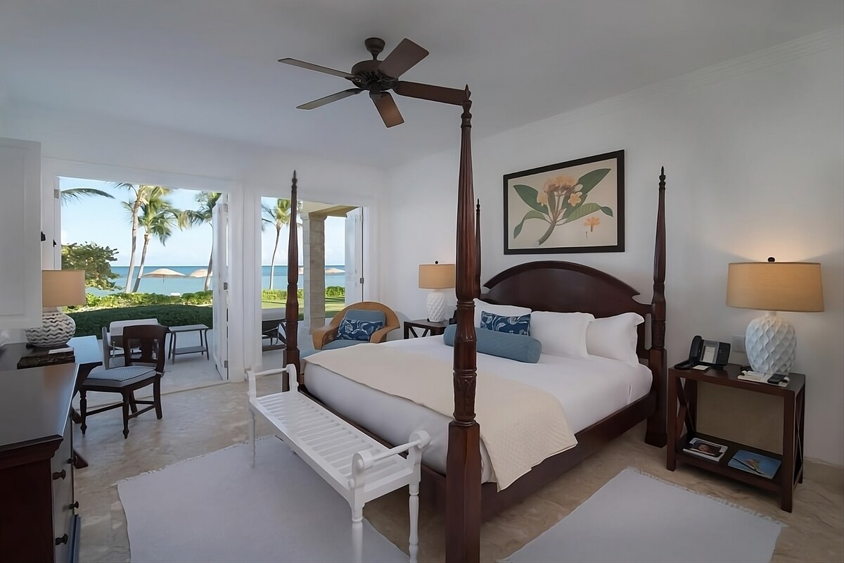 Look No More! Two Beachfront 2BR Suites, Pool!
