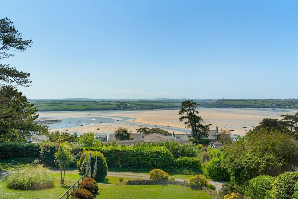 Beautiful Home with Pool Overlooking Camel Estuary