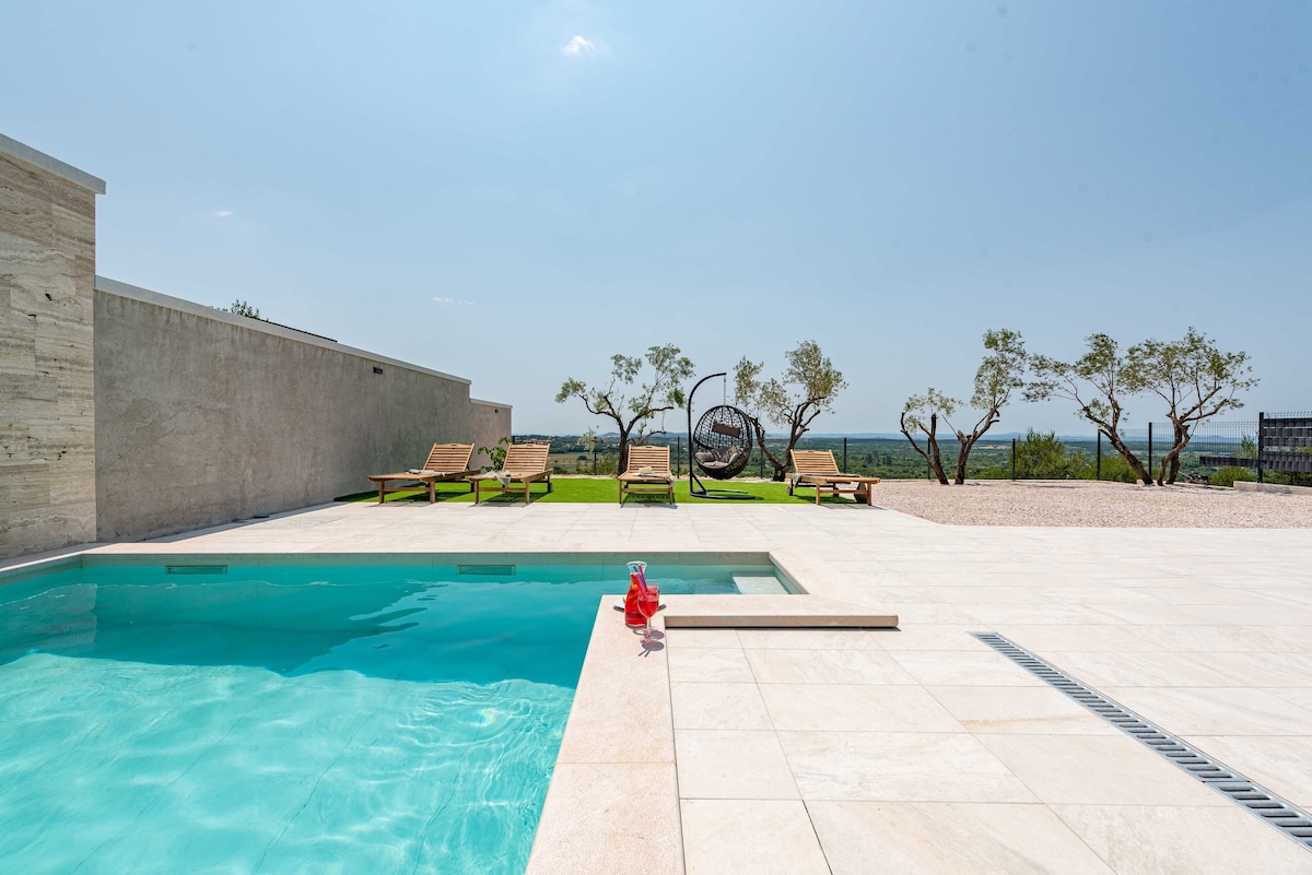 Villa Pezer with heated pool, sauna and Jacuzzi