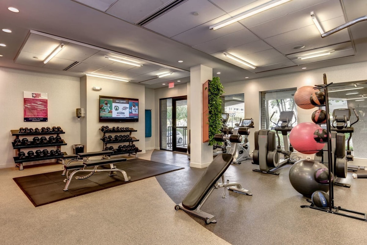 Exclusive condo at Crystal City With Gym
