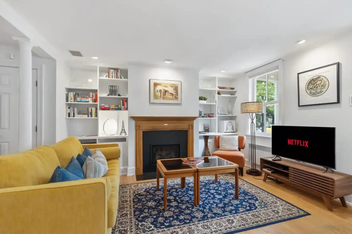 Historic & Modern Capitol Hill 2-BR Row Home