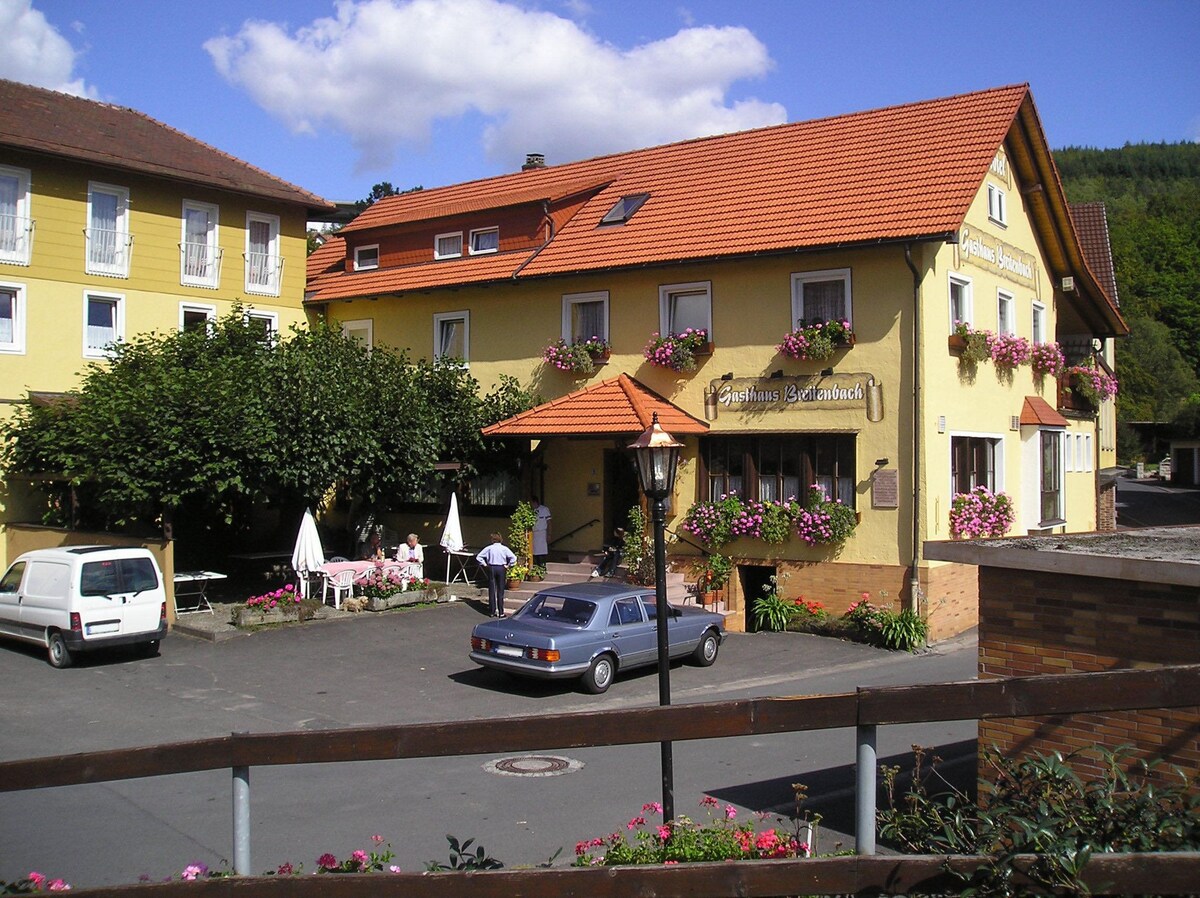 双人房舒适二楼（ Gasthaus Breitenbach OHG ）