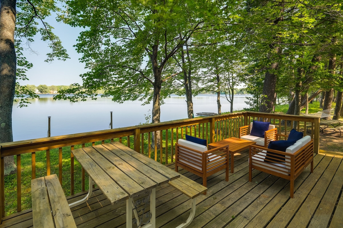 Pet-Friendly Kalkaska Cottage on Lake Crawford!