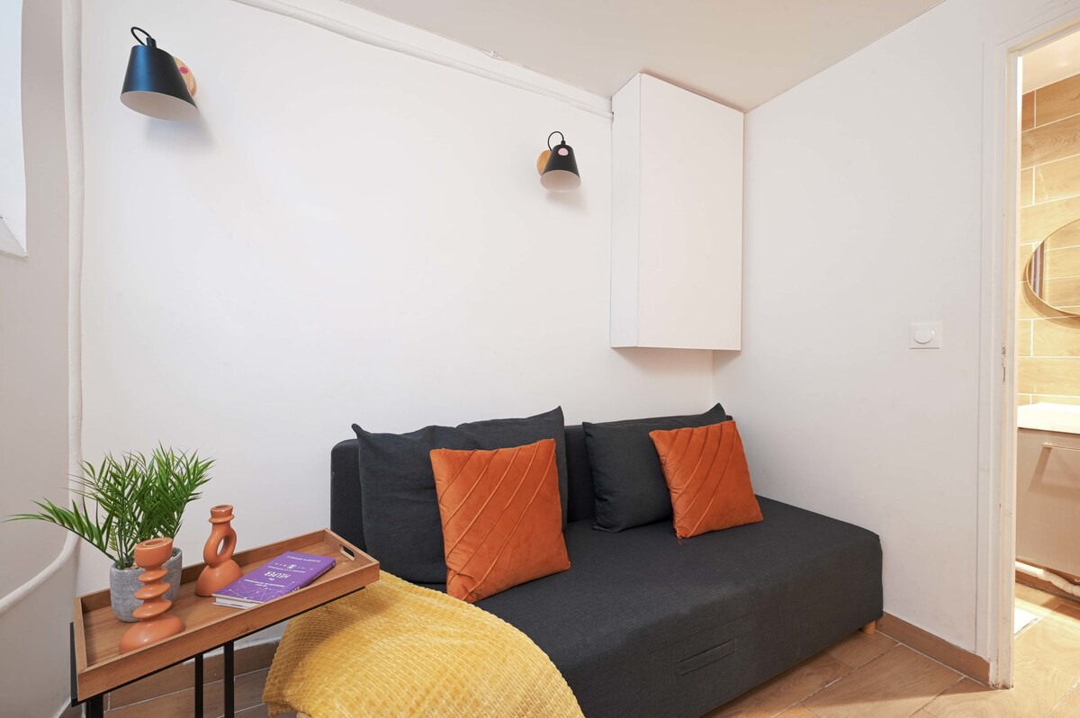 Apartment on Two Floors Close to Pigalle and Mouli