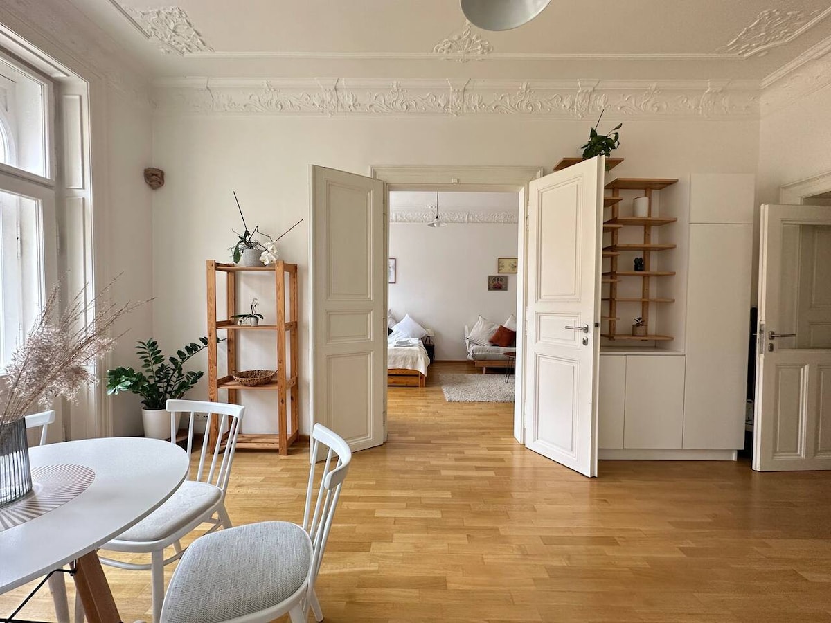 3BDR stylish wooden apartment
