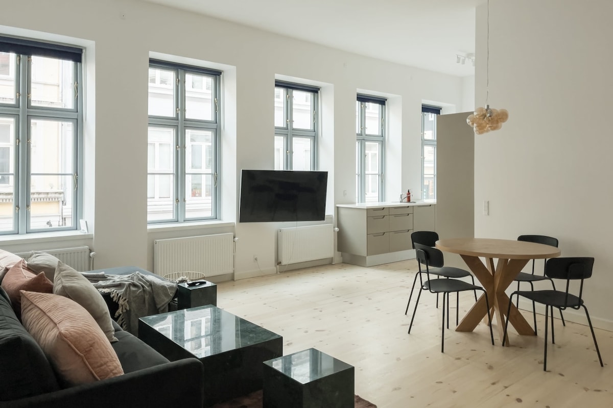 Luxury Living on Strøget: 1BR Flat in CPH City