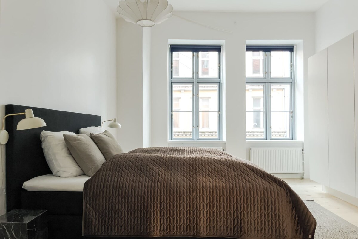 Luxury Living on Strøget: 1BR Flat in CPH City