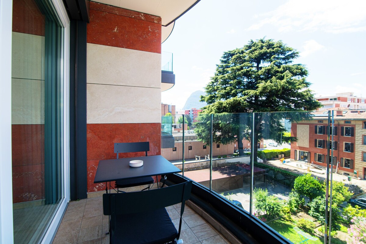 Classic flat with balcony (Roggia 14)