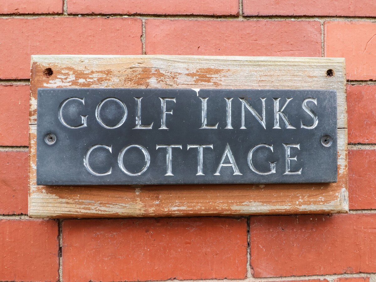2 Golf Links Cottages