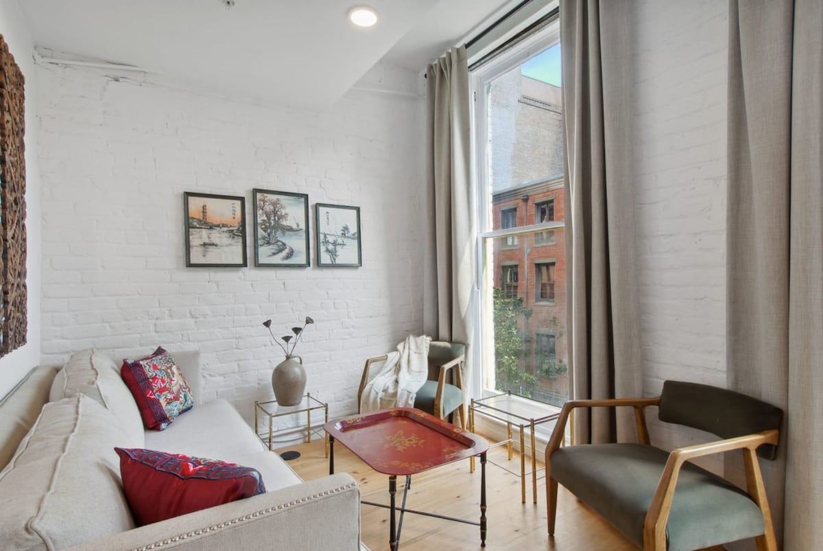 Stylish CBD Condo | Near French Quarter