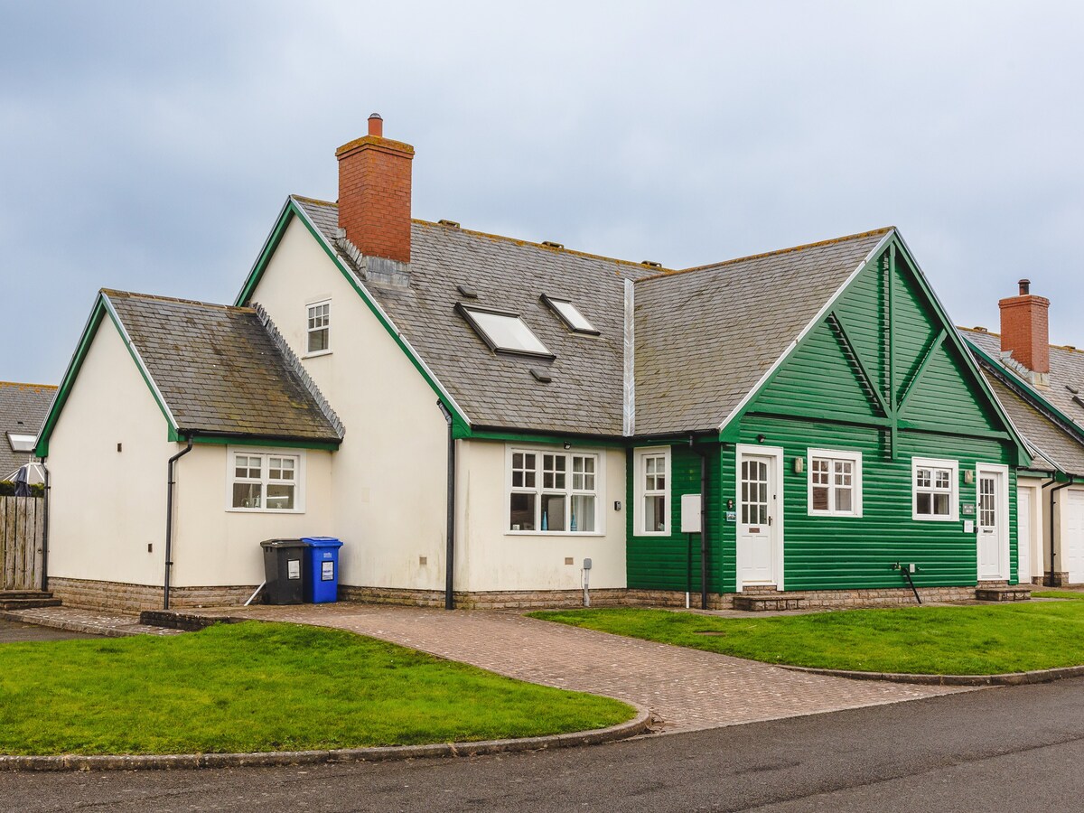 Armstrong Cottages No30