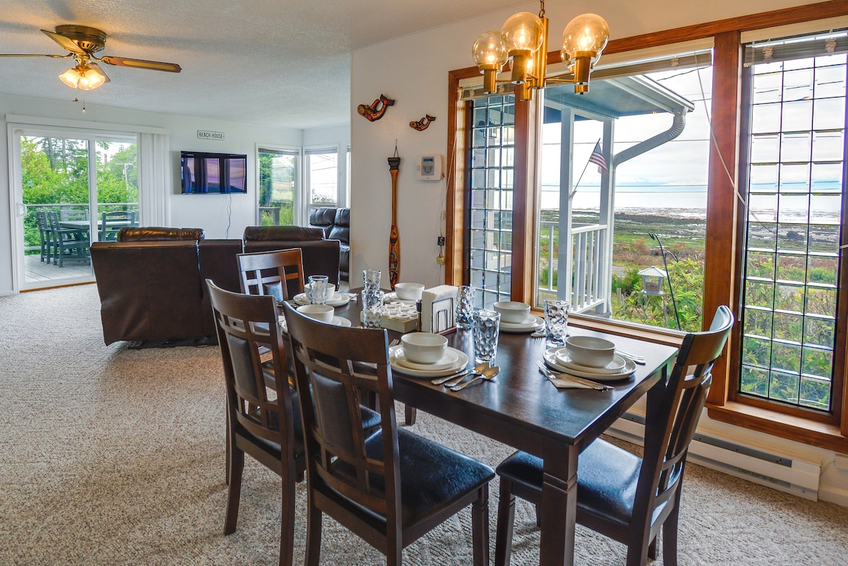 Seiku Vacation Rental w/ Deck & Ocean Views