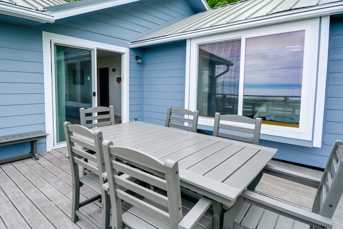 Seiku Vacation Rental w/ Deck & Ocean Views