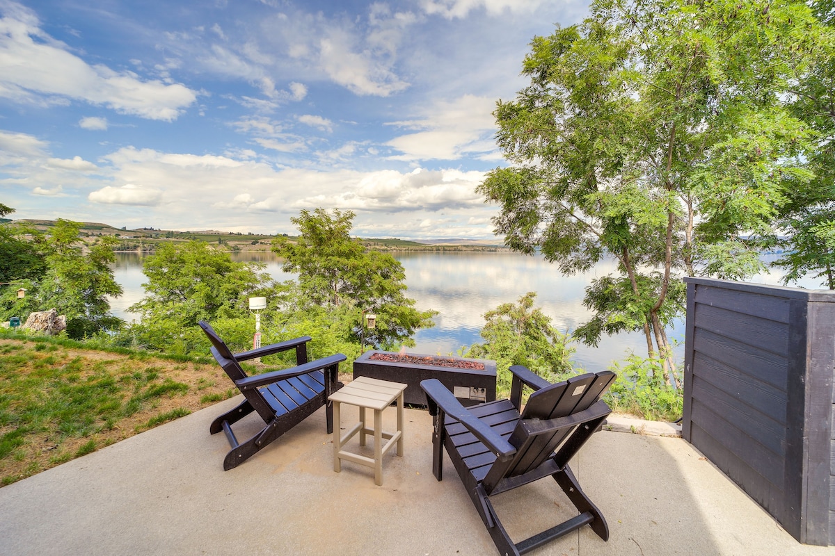 Lakefront Brewster Home w/ Yard Games & Hot Tub!