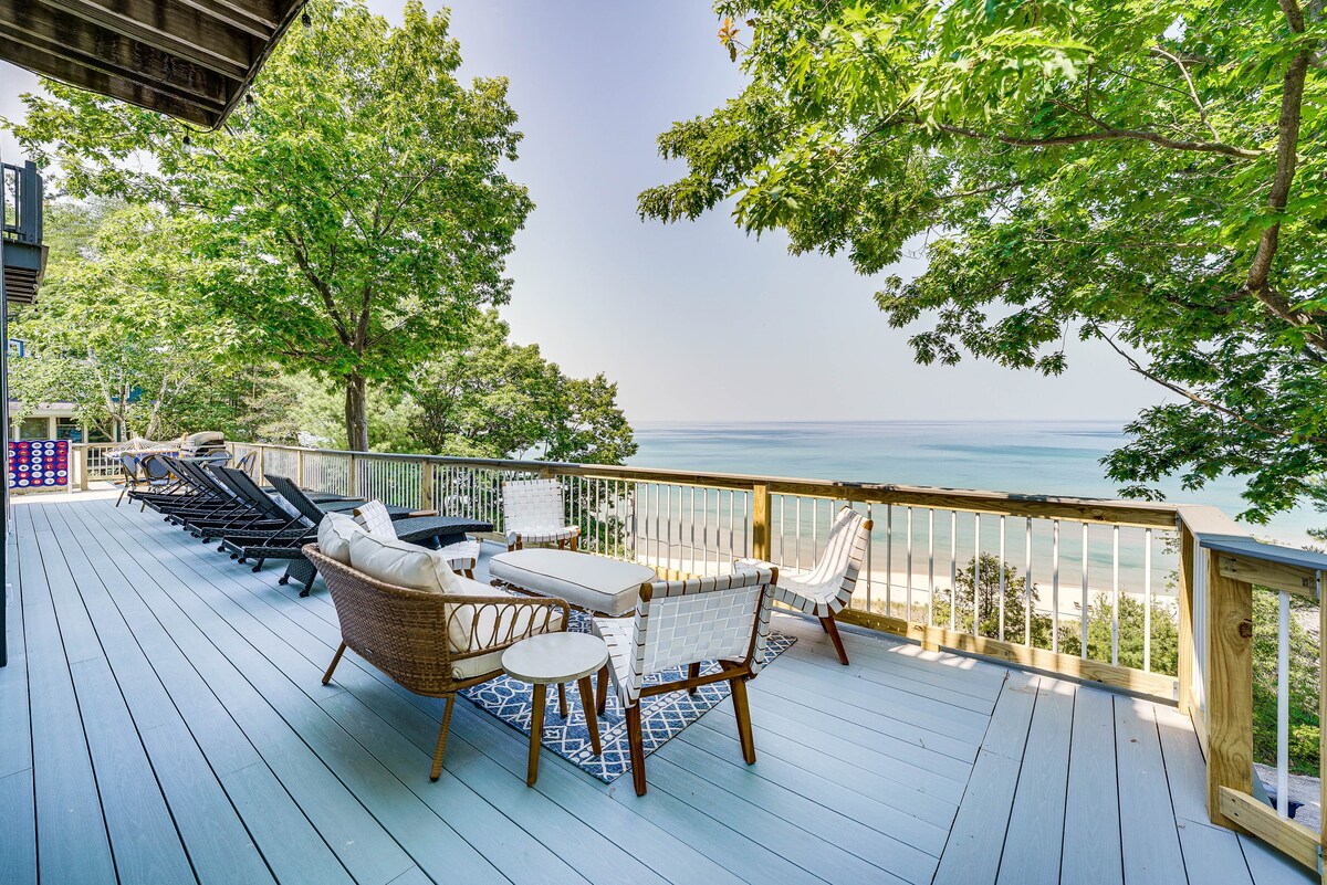 Private Beachfront Lake Michigan Rental w/ Kayaks