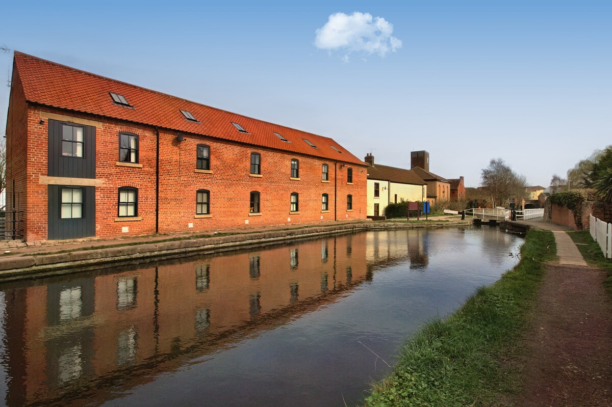 Canalside Wharf