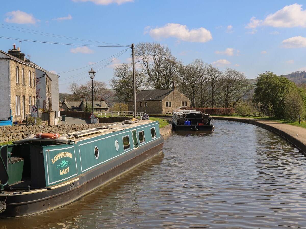 Canal View Cottage