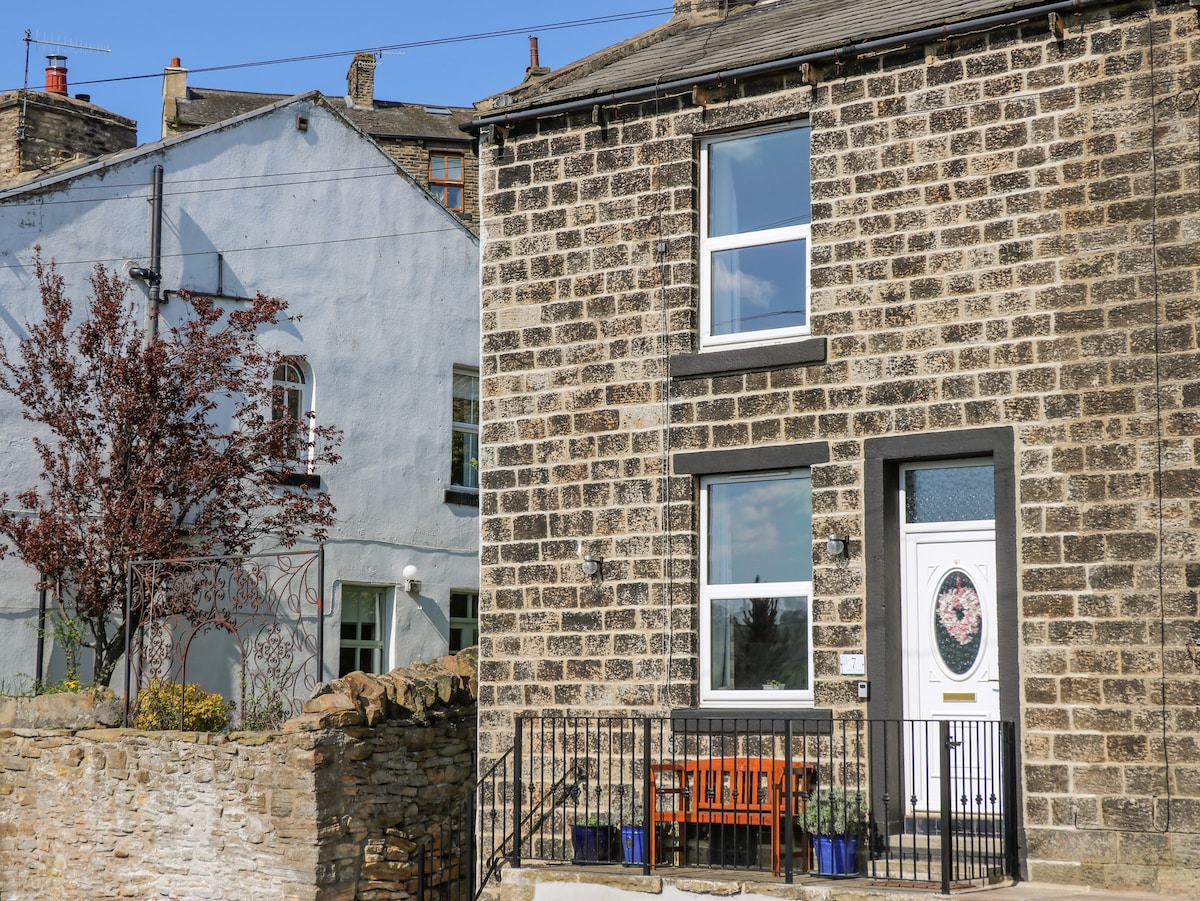 Canal View Cottage