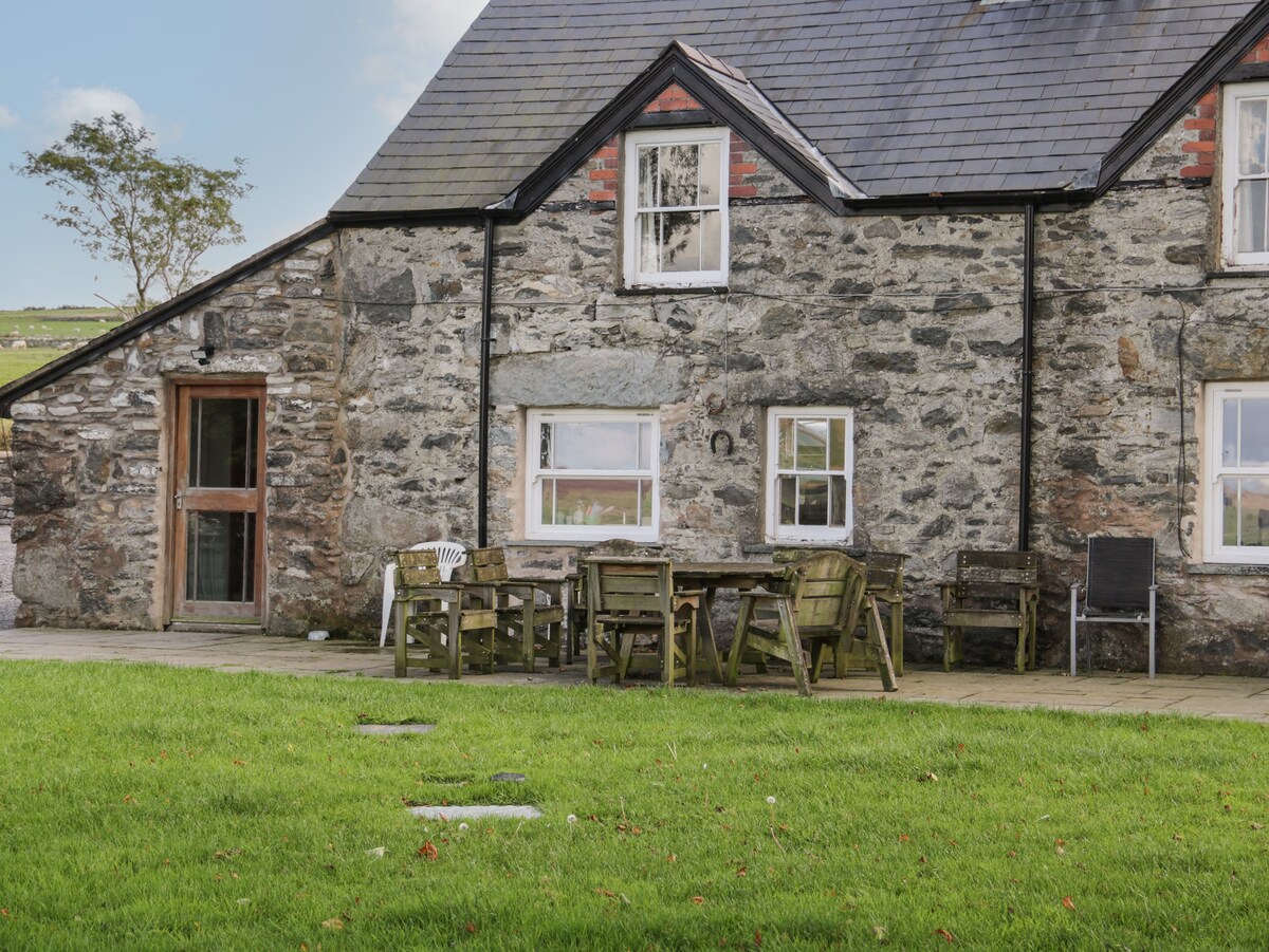 Bryn Dedwydd Farmhouse