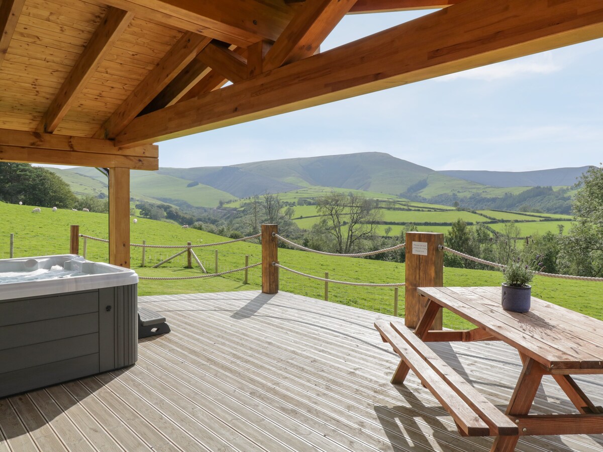 Bryn Eiddon Log Cabin