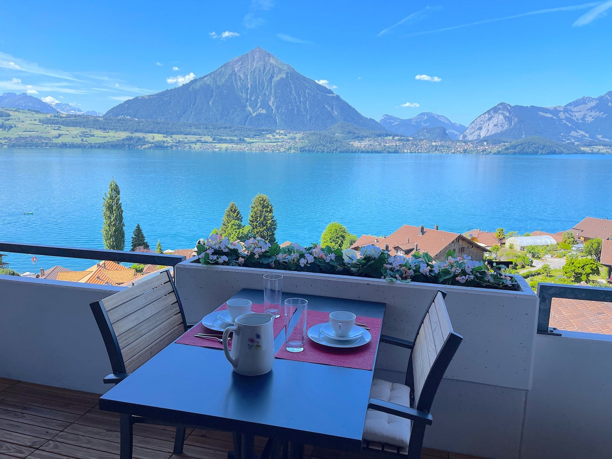 SwissHut Amazing Views Alps & Lake Thun