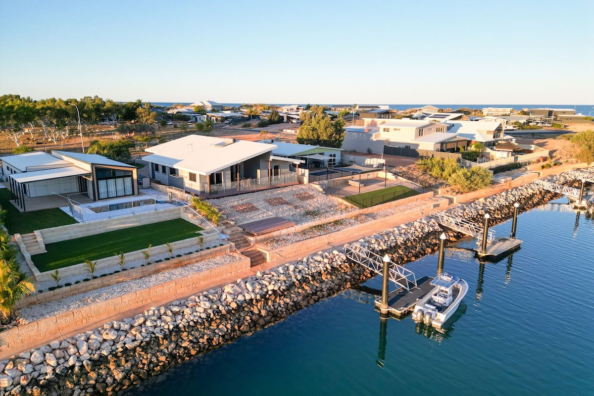 Bonefish - marina house with a jetty