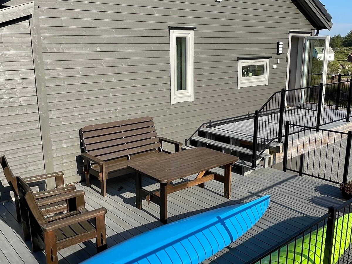 8 person holiday home in hellesøy