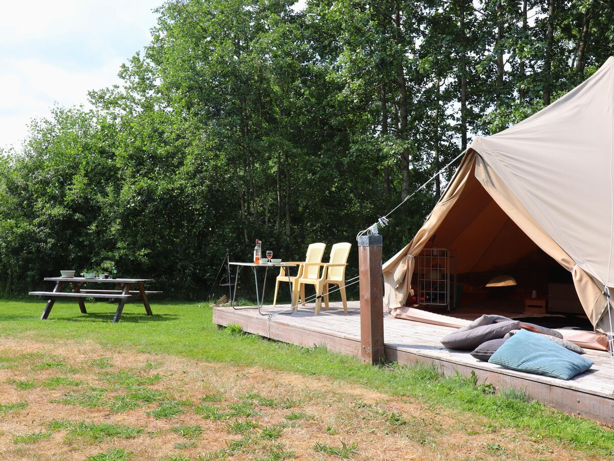 Glamor tents next to each other in Friesland