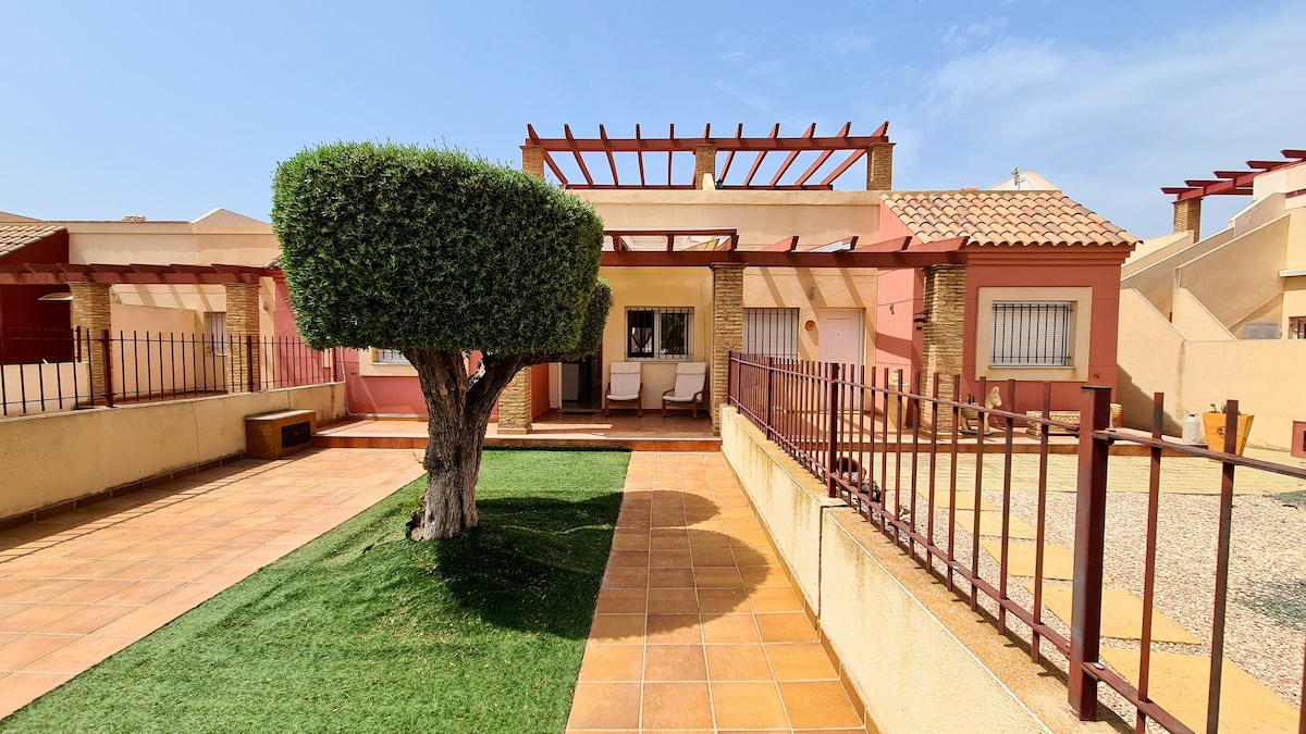 Villa 10 km away from the beach with shared pool