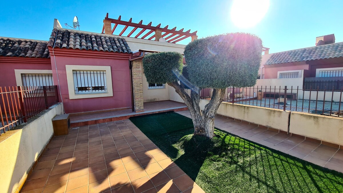 Villa 10 km away from the beach with shared pool
