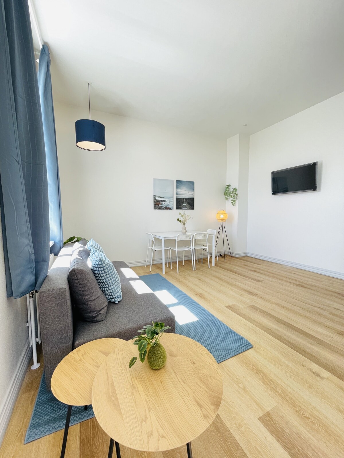 aday - Blue light suite apartment in the center of
