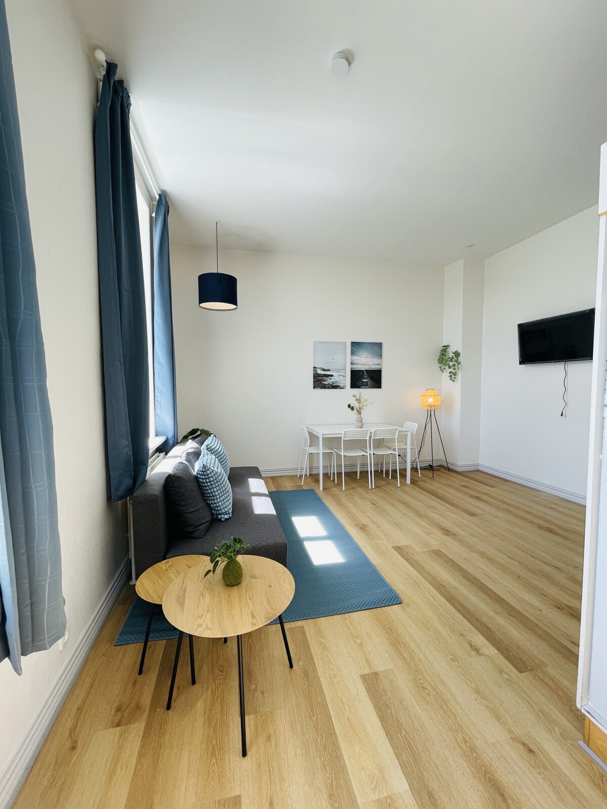 aday - Blue light suite apartment in the center of