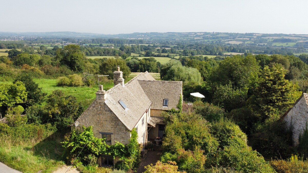 Sixpenny Cottage, Clapton-on-the-Hill near Bourton