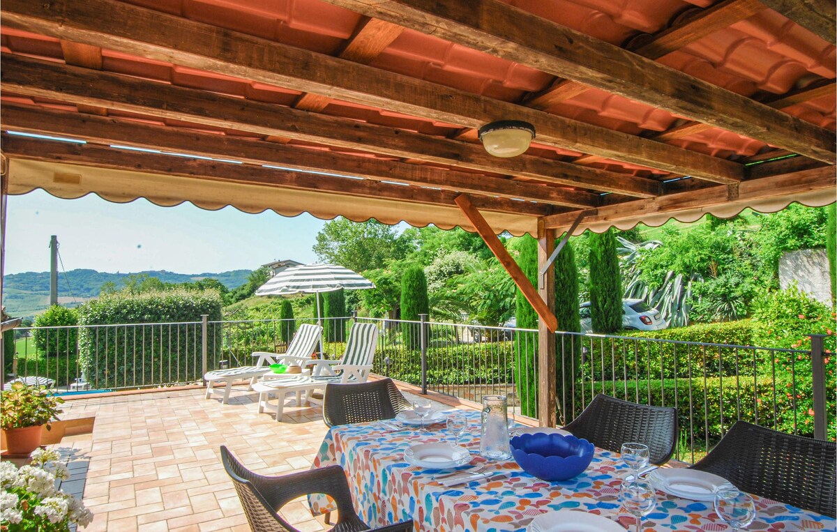 Gorgeous apartment in Monte Rinaldo with WiFi