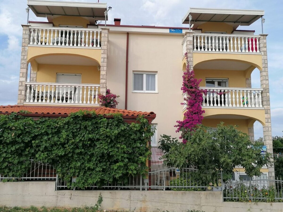 Apartment Maca - seaview &amp; private parking