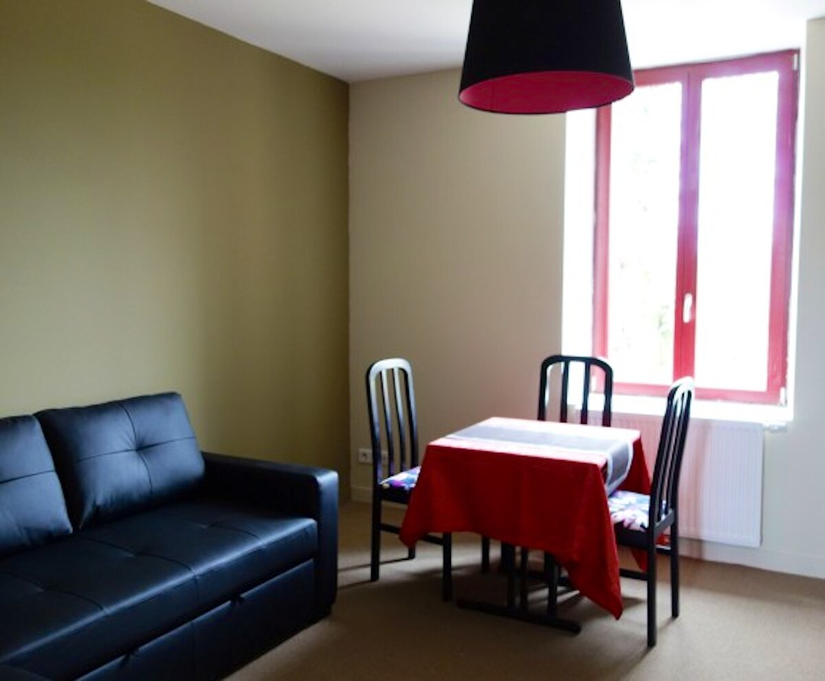 Apartement for 5 ppl. with garden at Fauverney