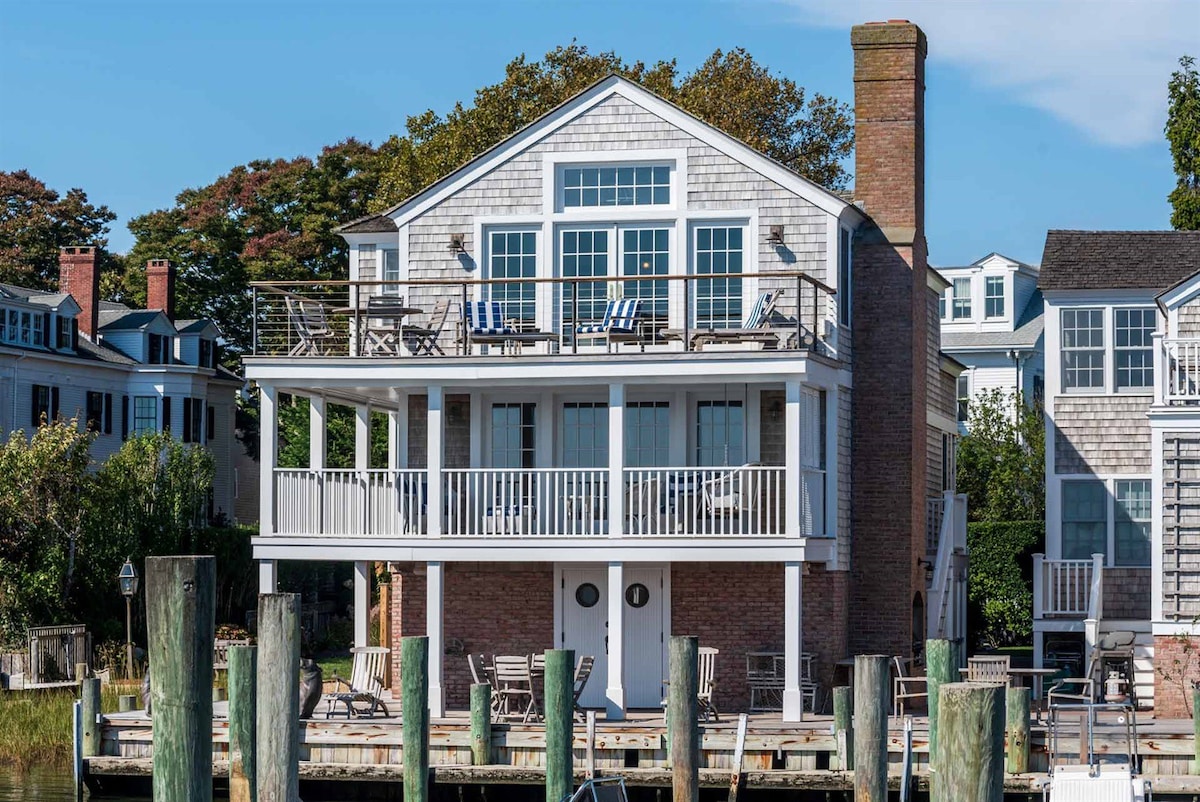 Morse Ferry House - Deluxe Waterfront home on Edga
