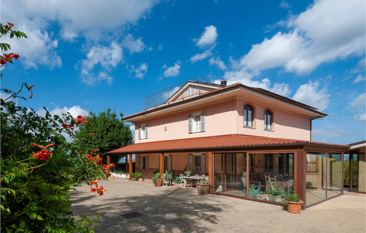 Cozy home in Servigliano with sauna