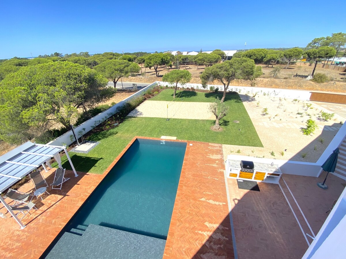 Faro Sunset Villa With Private Pool by Homing