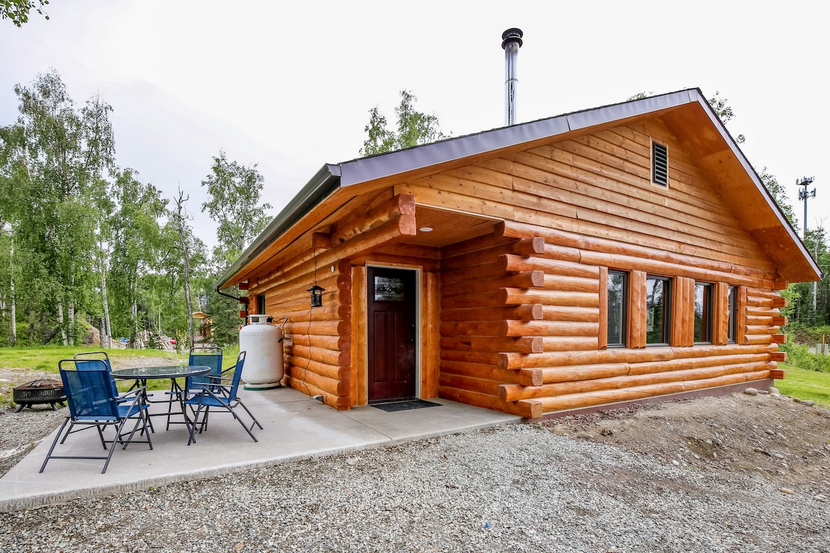 Welcoming Wasilla Cabin w/ Patio!