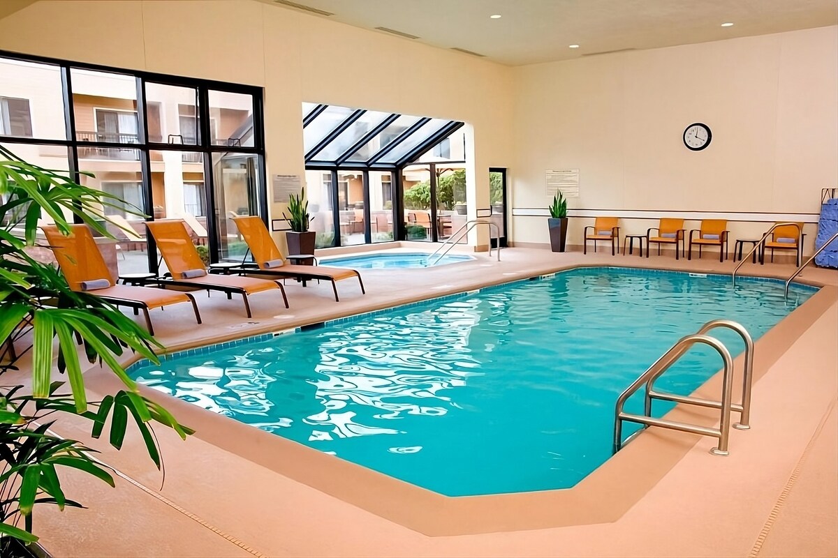 You Found it! 3 Comfortable Units, w/ Indoor Pool!