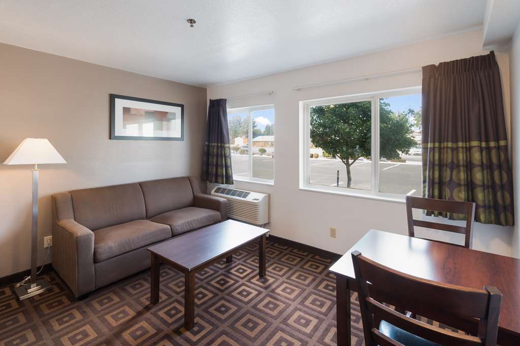 Comfortable Stay in the Heart of Tri-Cities!