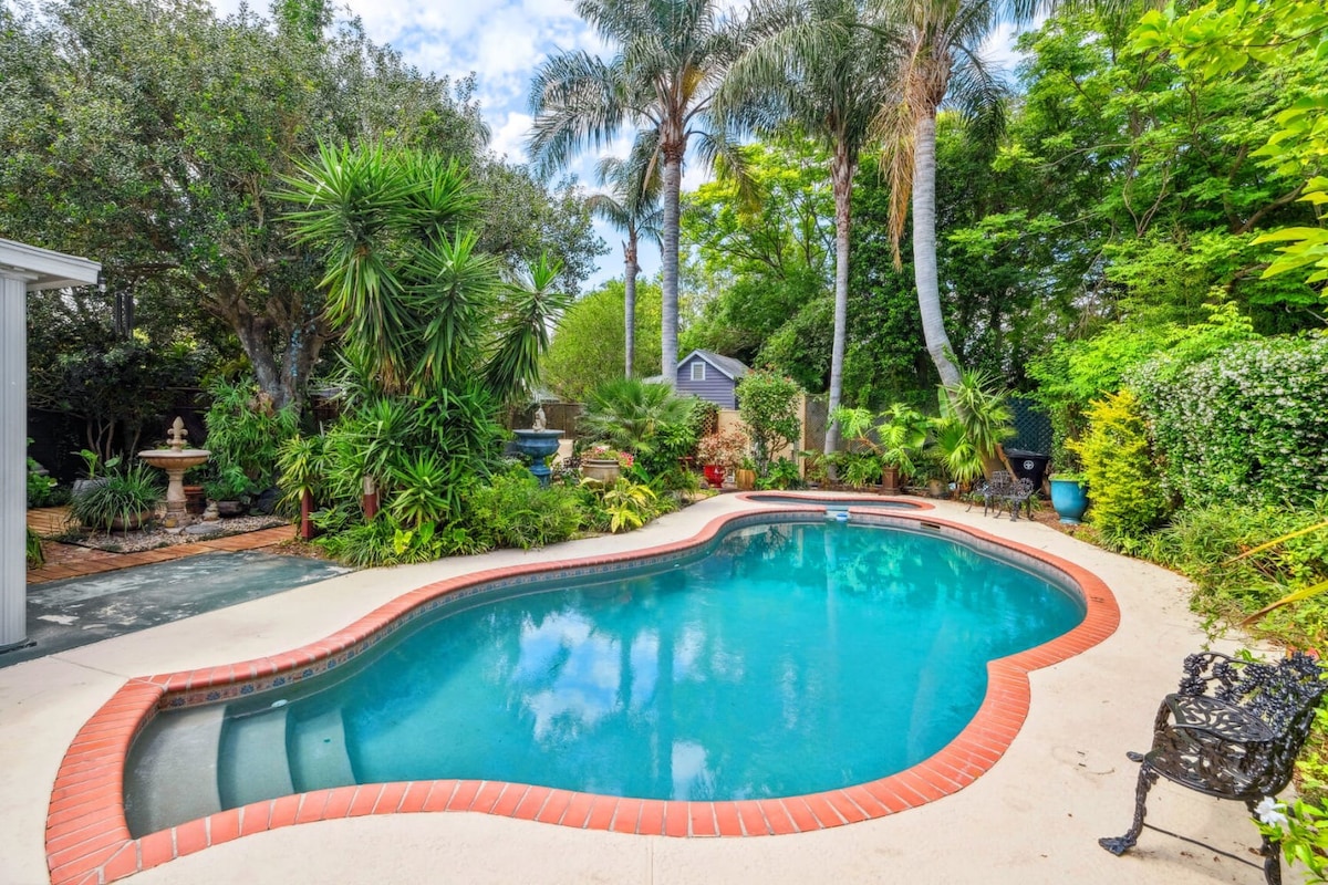 Historic Cottages, Tropical Pool, Hot Tub 9br-8ba