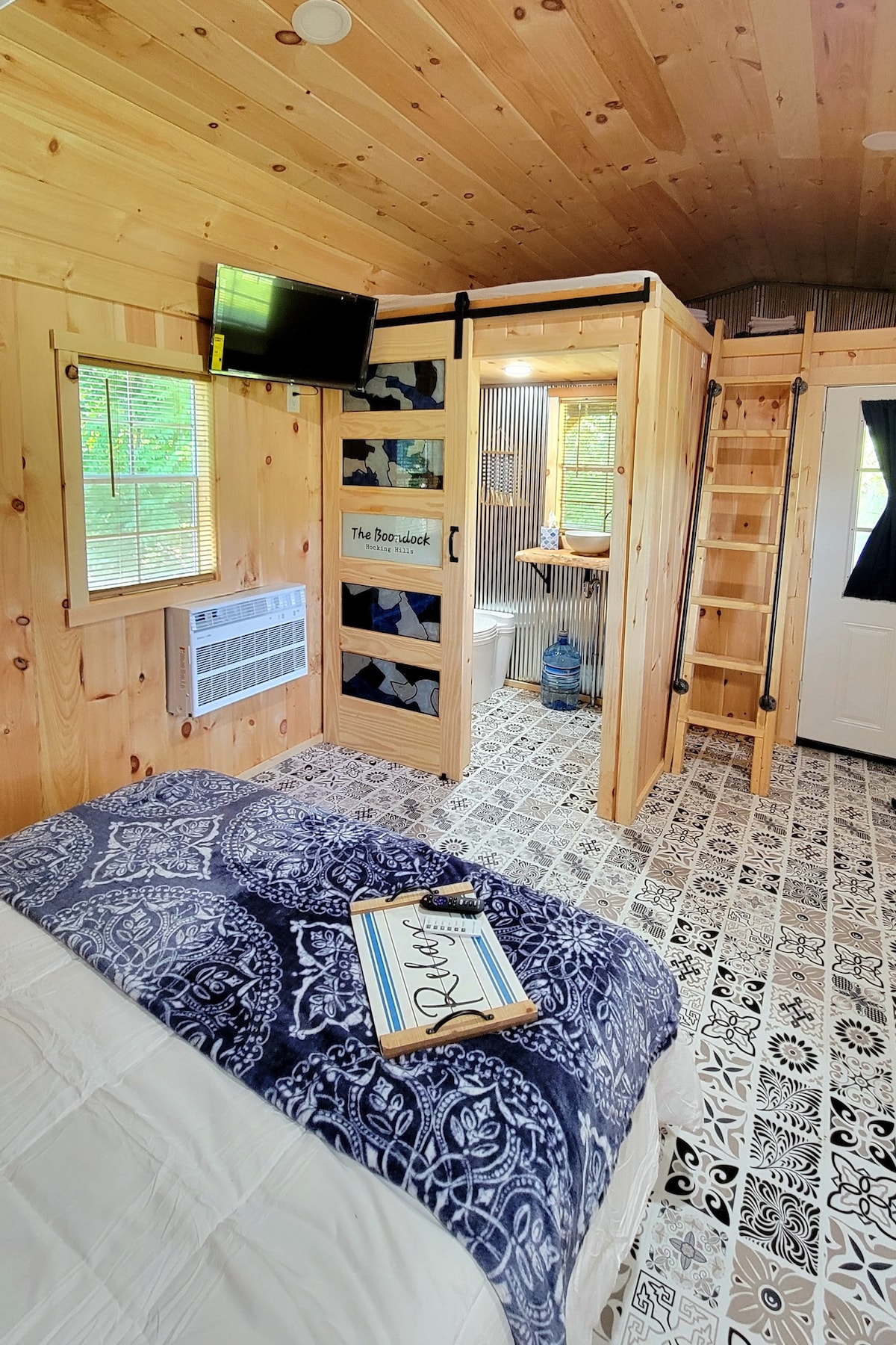 The Boondock - Creekside Tiny Cabin