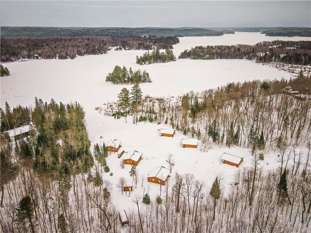 6 Cabins - Lakefront - 4 Season