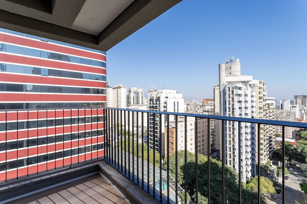 Paulista旁边的复式公寓，位置优越