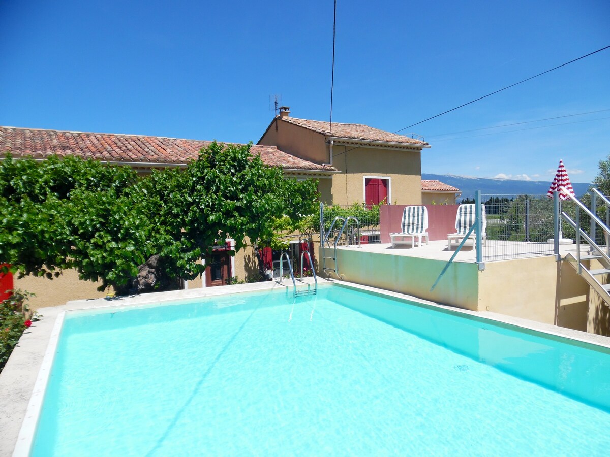 House for 4 ppl. with shared pool at Carpentras