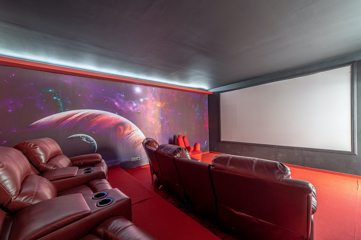 Vv Monarca by Hh - Cinema room and heated pool