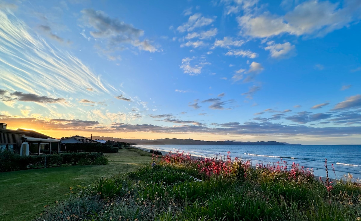 Matarangi Beachfront - Matarangi Holiday Home